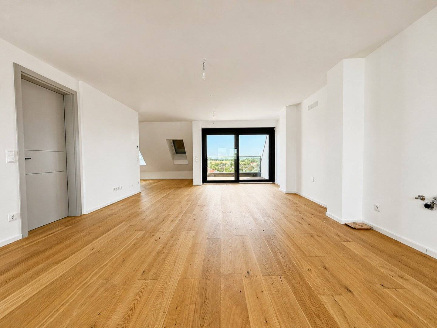 Exklusive 4-Zimmer Dachgeschoßwohnung mit 2 Bädern, Fußbodenheizung &amp; Weitblick!