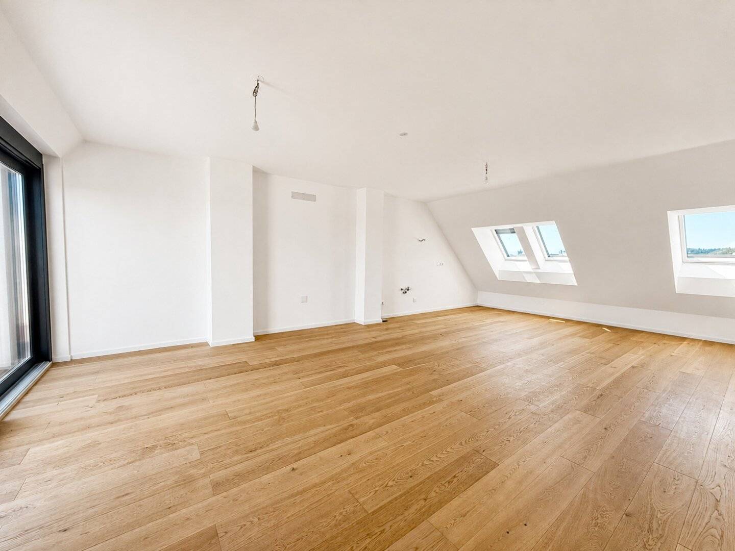 Exklusive 4-Zimmer Dachgeschoßwohnung mit 2 Bädern, Fußbodenheizung &amp; Weitblick!