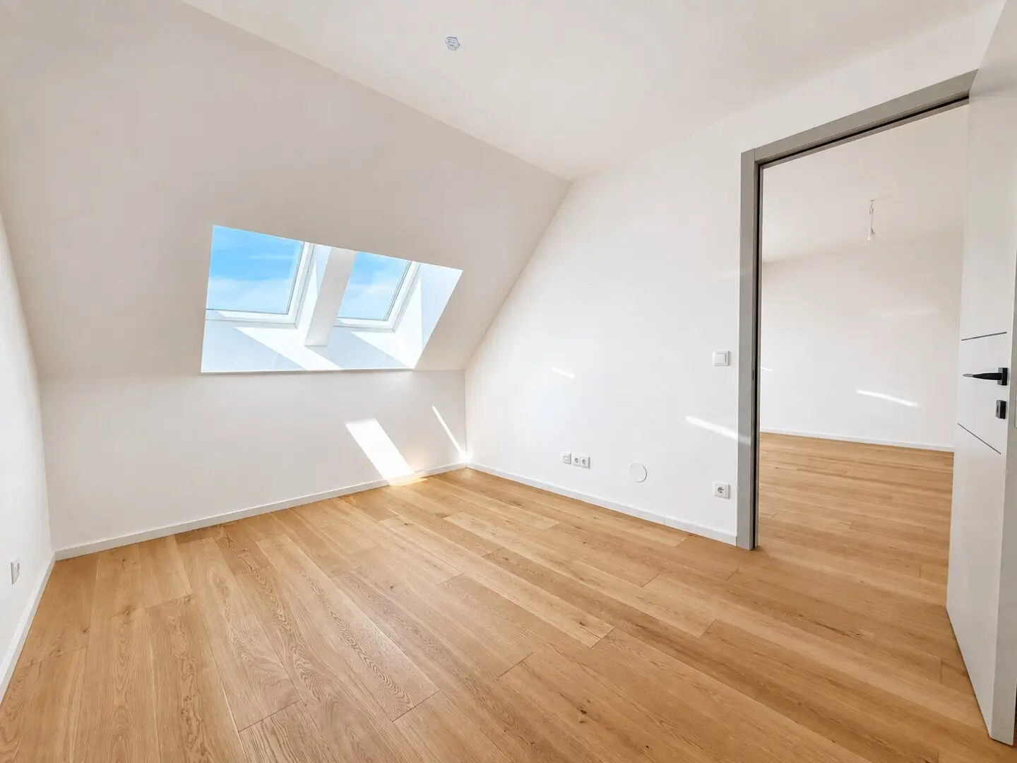 Moderne 2-Zimmer Dachgeschoßwohnung mit Fußbodenheizung & Weitblick!