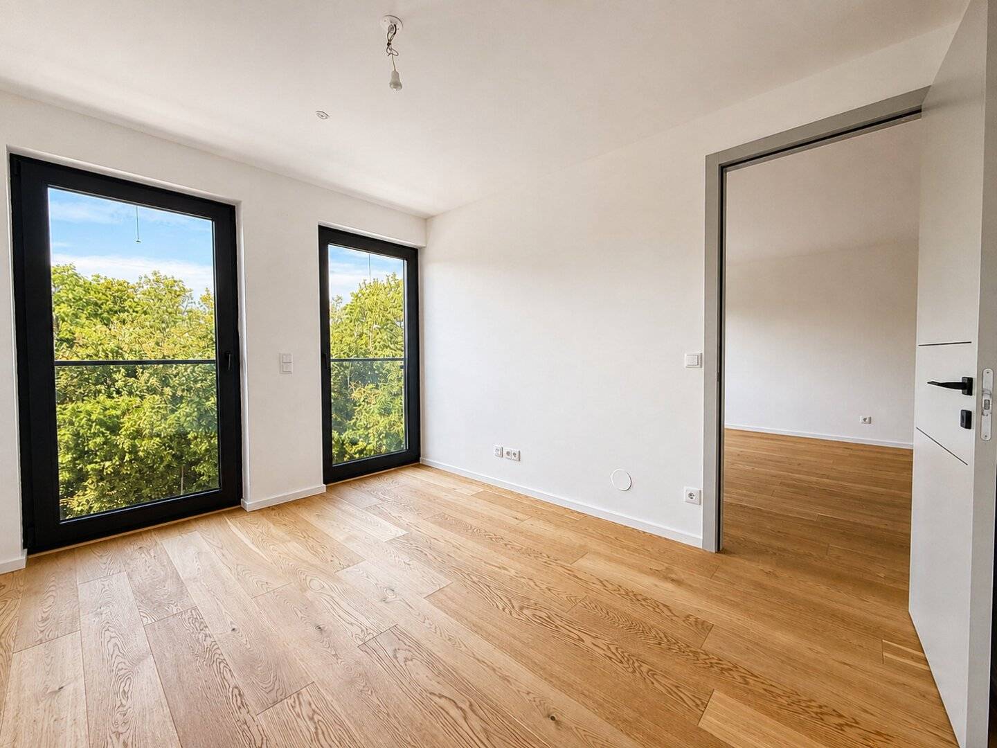 Modern 2-room apartment, 2nd floor, barrier-free and with green view in the 21st district