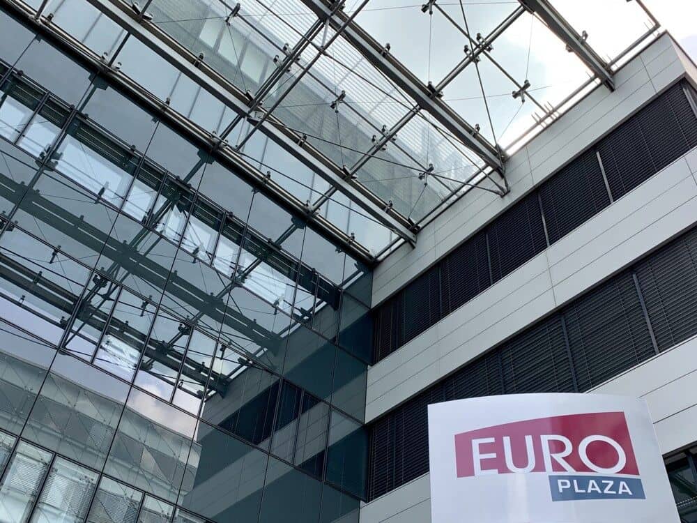 Modern office in established business park with shared rooftop terrace Apartment