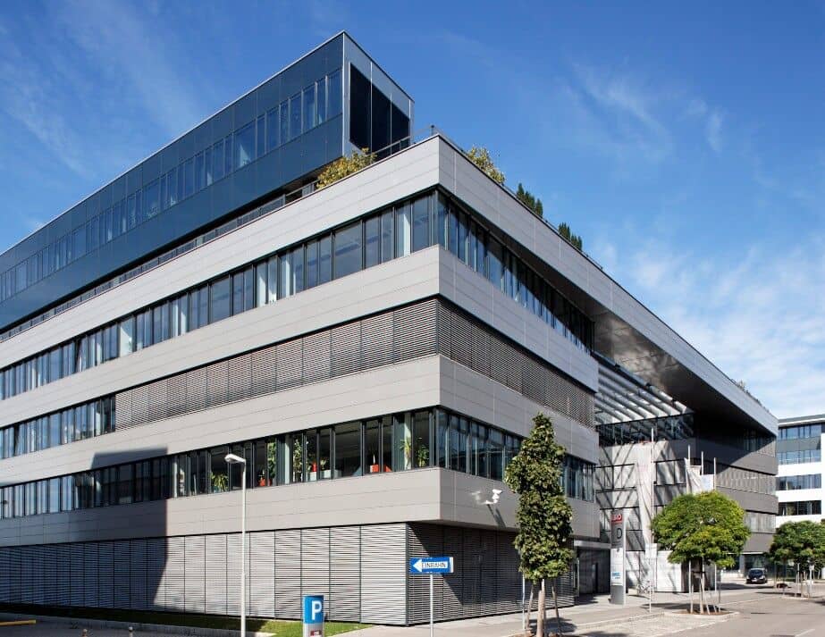 Modern office in established business park with shared rooftop terrace Apartment