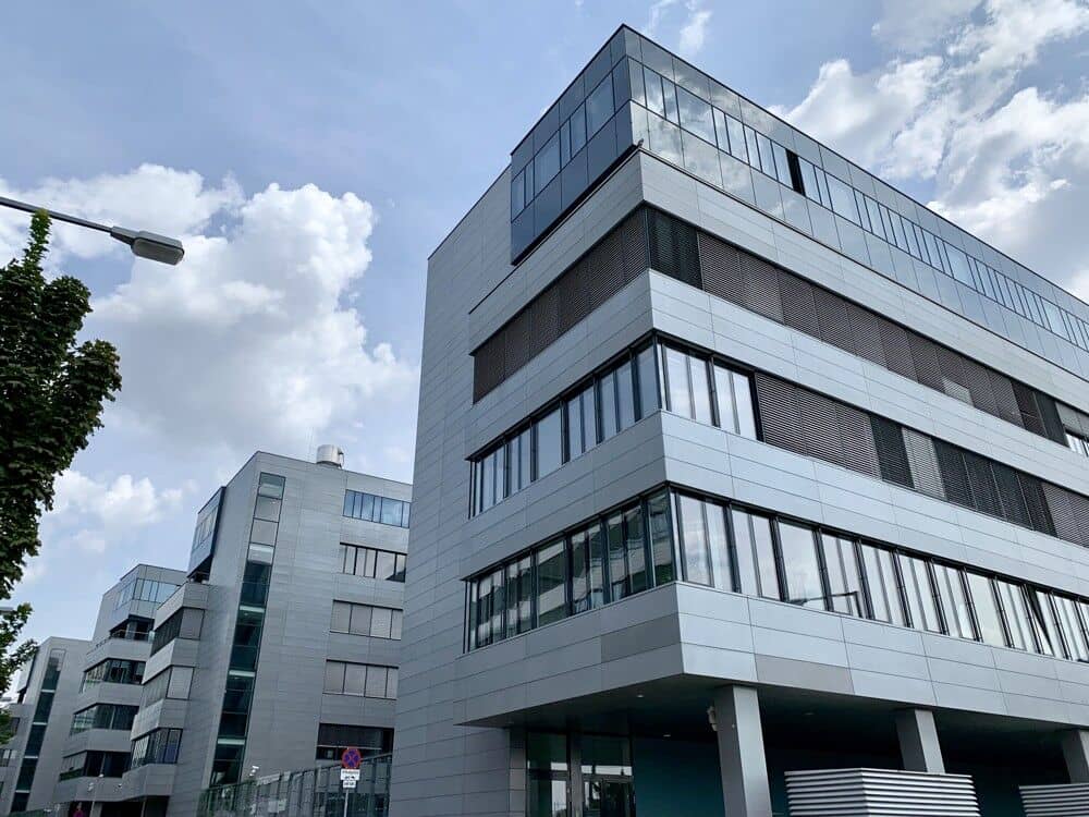 Modern office in established business park with shared rooftop terrace Apartment