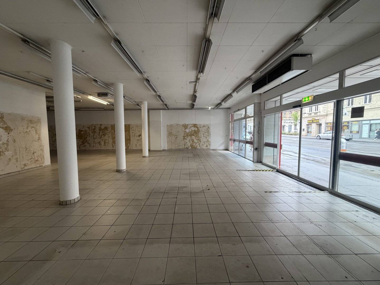 Top commercial premises on the ground floor in 1200 Vienna – attractive rent, available immediately!