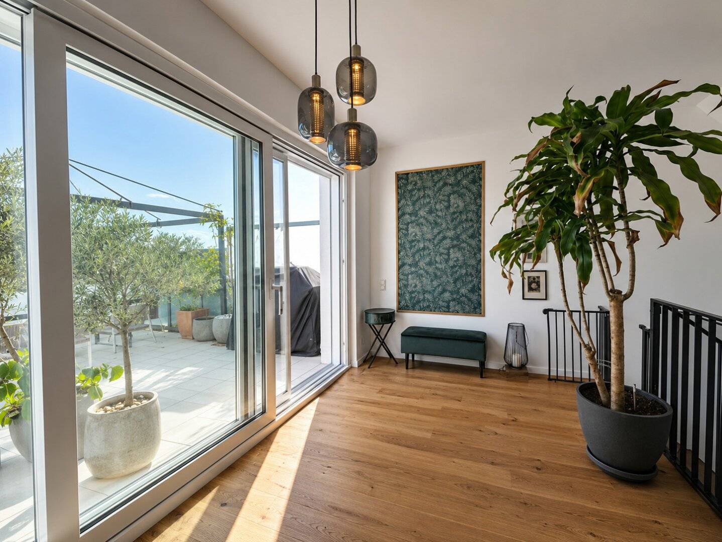 SKY GALLERY 120 m² Loftfeeling über den Dächern von Stockerau - Galerie. Design. 50 m² Süd-Dachterrasse.