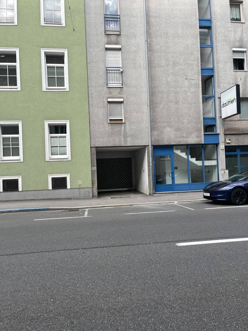Stacked parking in Sandgasse 10