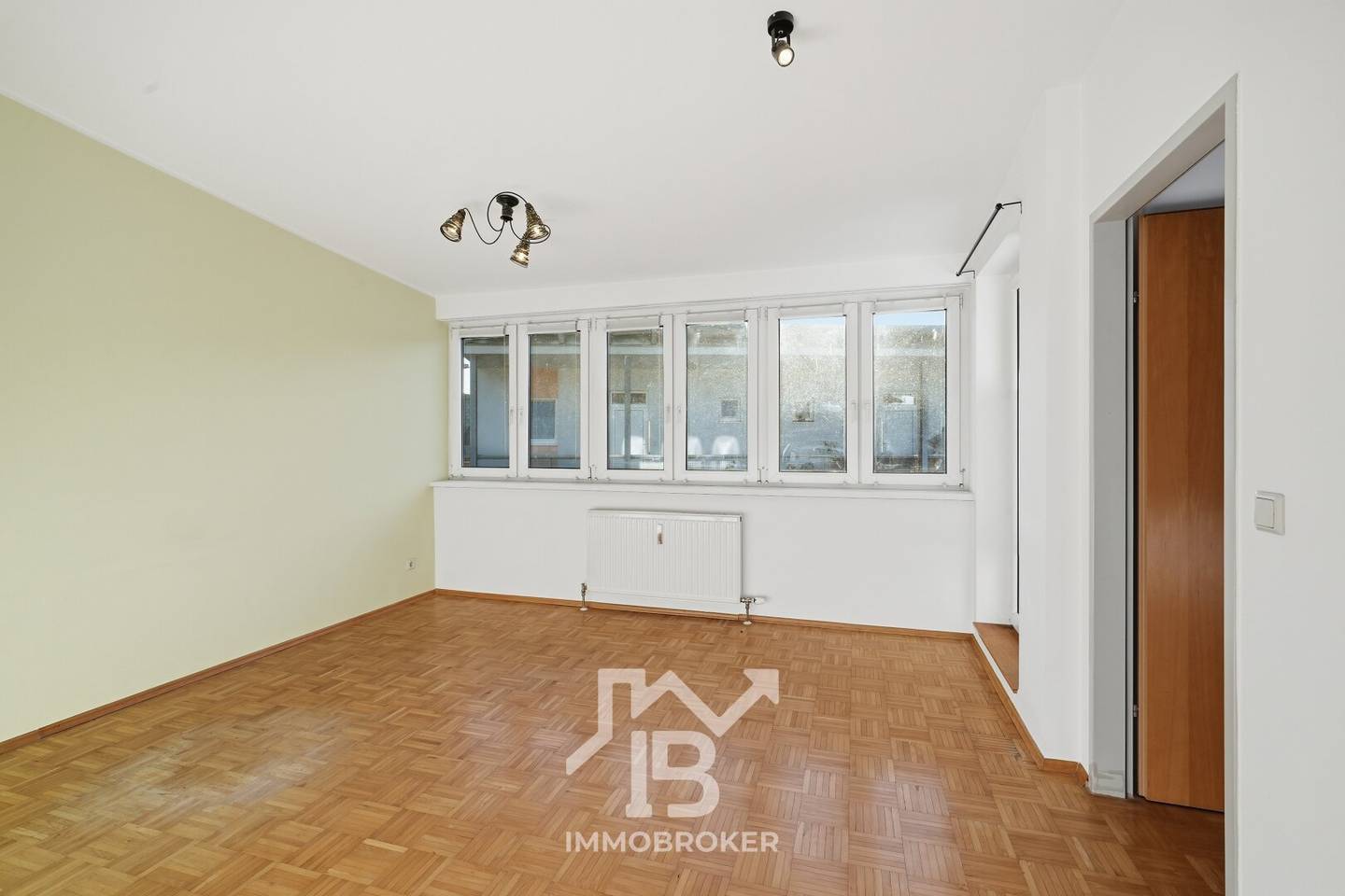 Attraktive 2-Zimmer-Wohnung mit Loggia nahe dem Pleschinger See