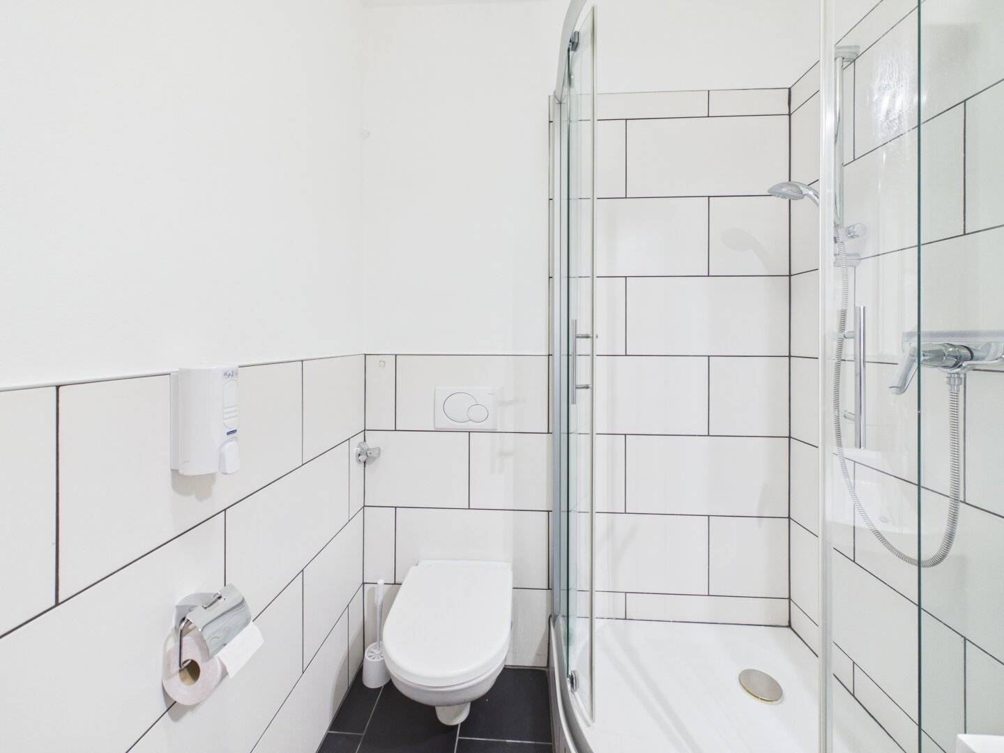 Flatshares take note Spacious generous room apartment in central location in Linz available immediately for rent