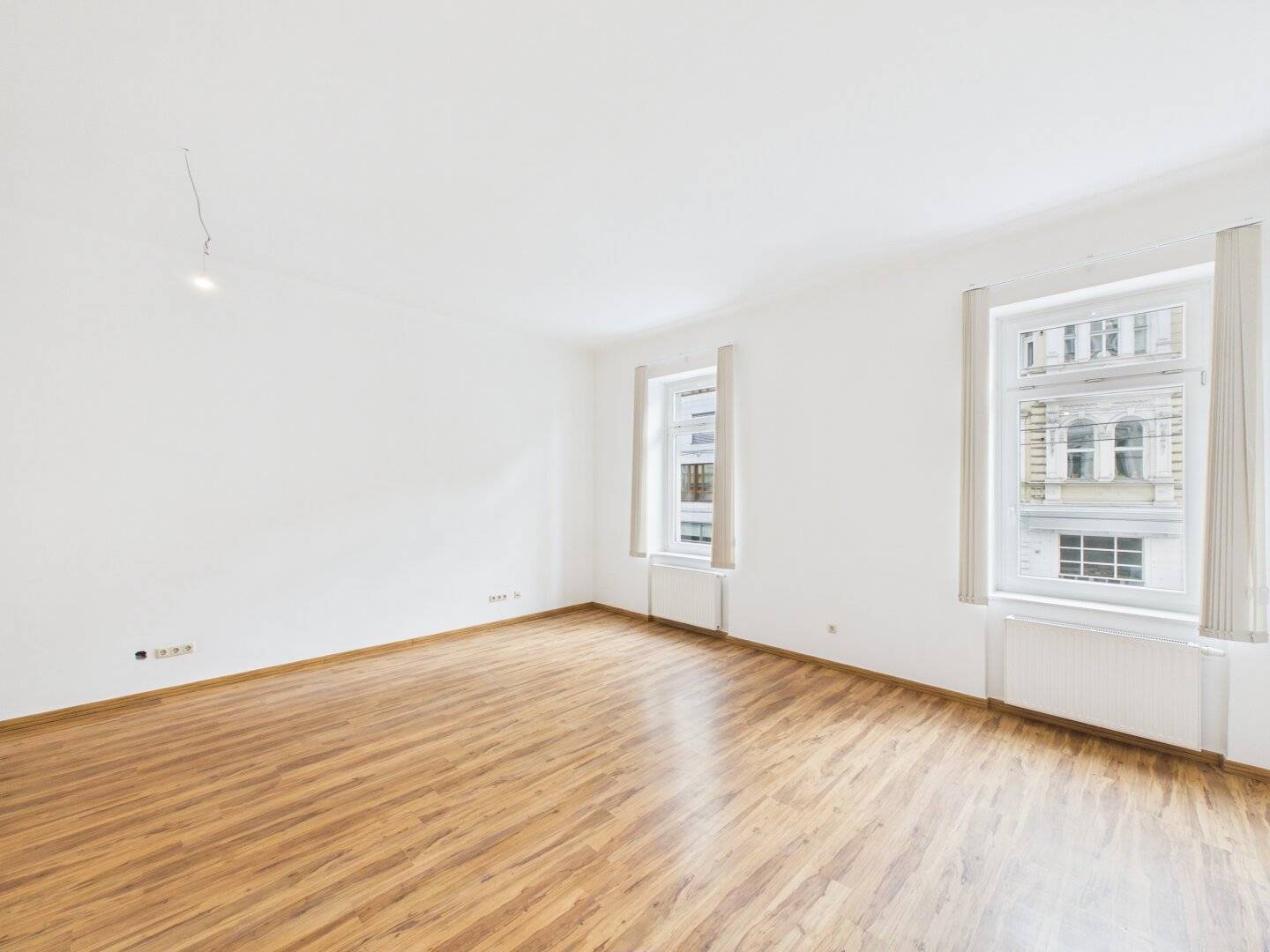 Flatshares take note Spacious generous room apartment in central location in Linz available immediately for rent