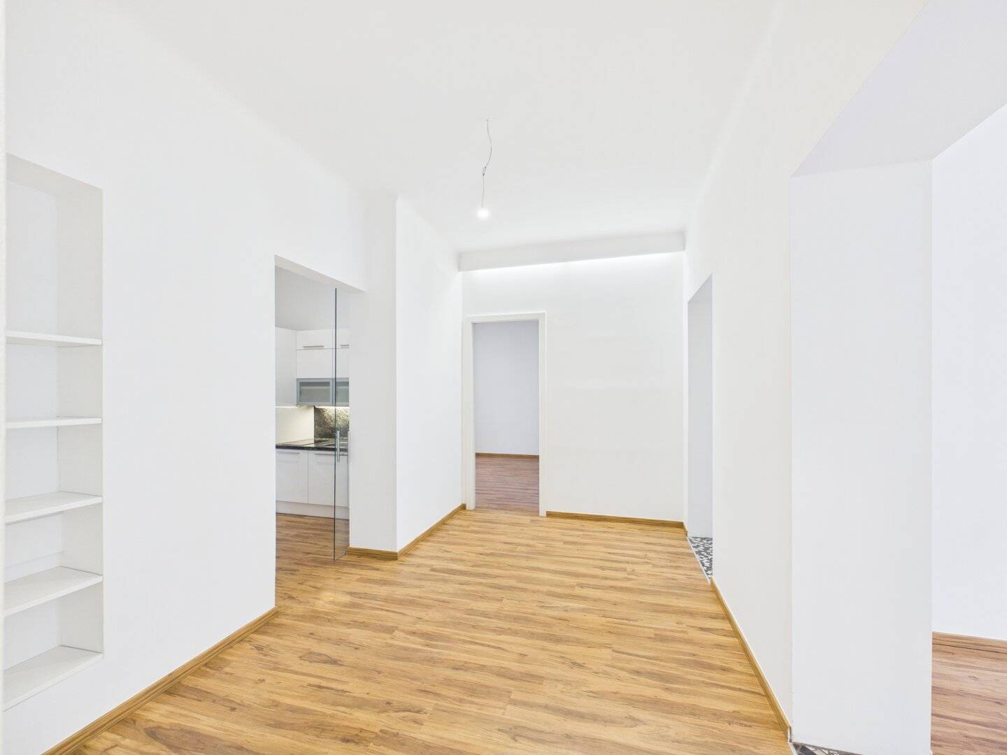 Flatshares take note Spacious generous room apartment in central location in Linz available immediately for rent