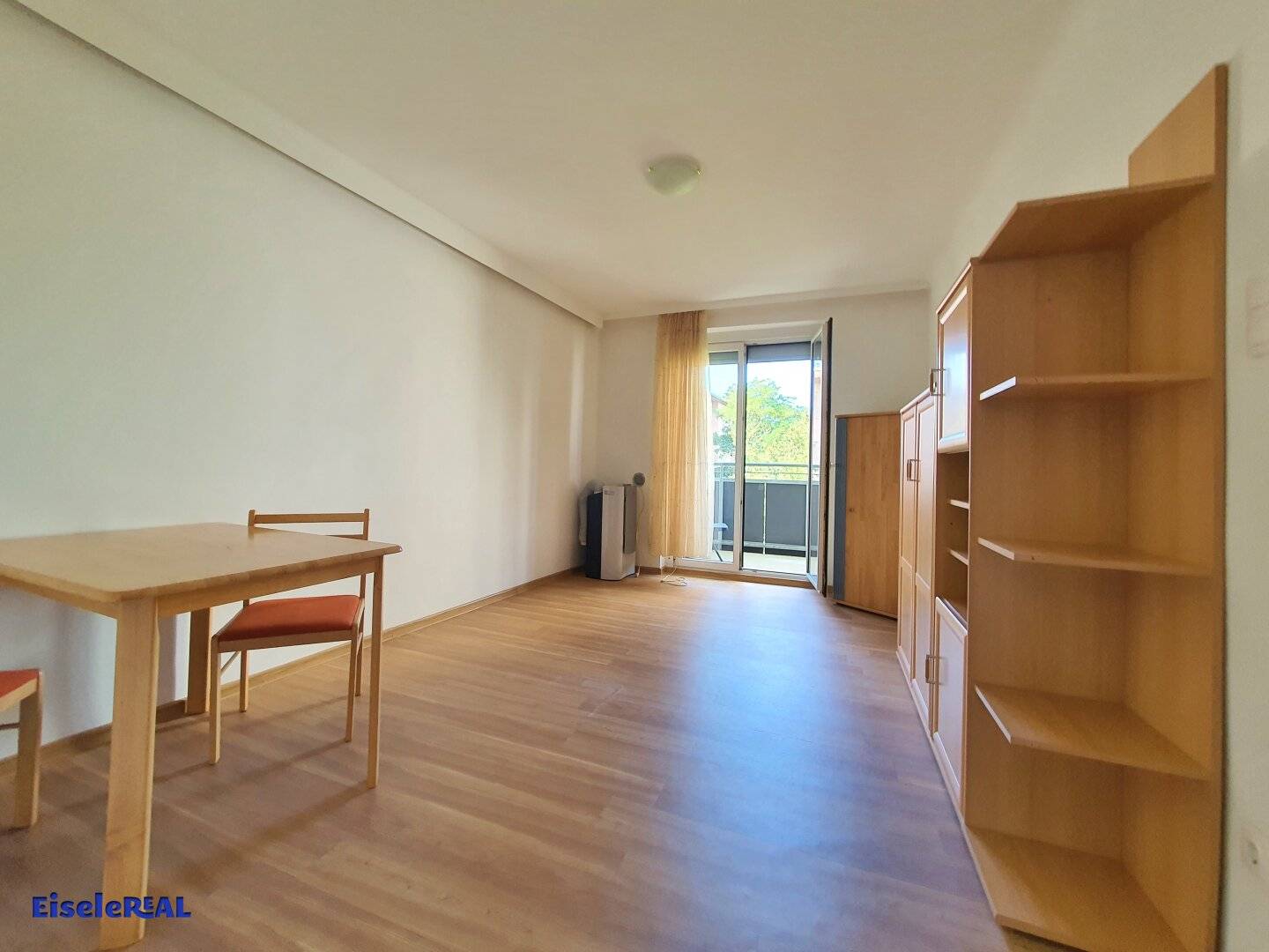 SINGLE or COUPLE APARTMENT in Schwechat!