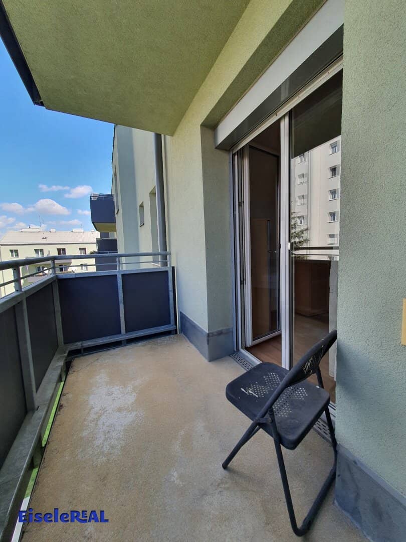 SINGLE or COUPLE APARTMENT in Schwechat!