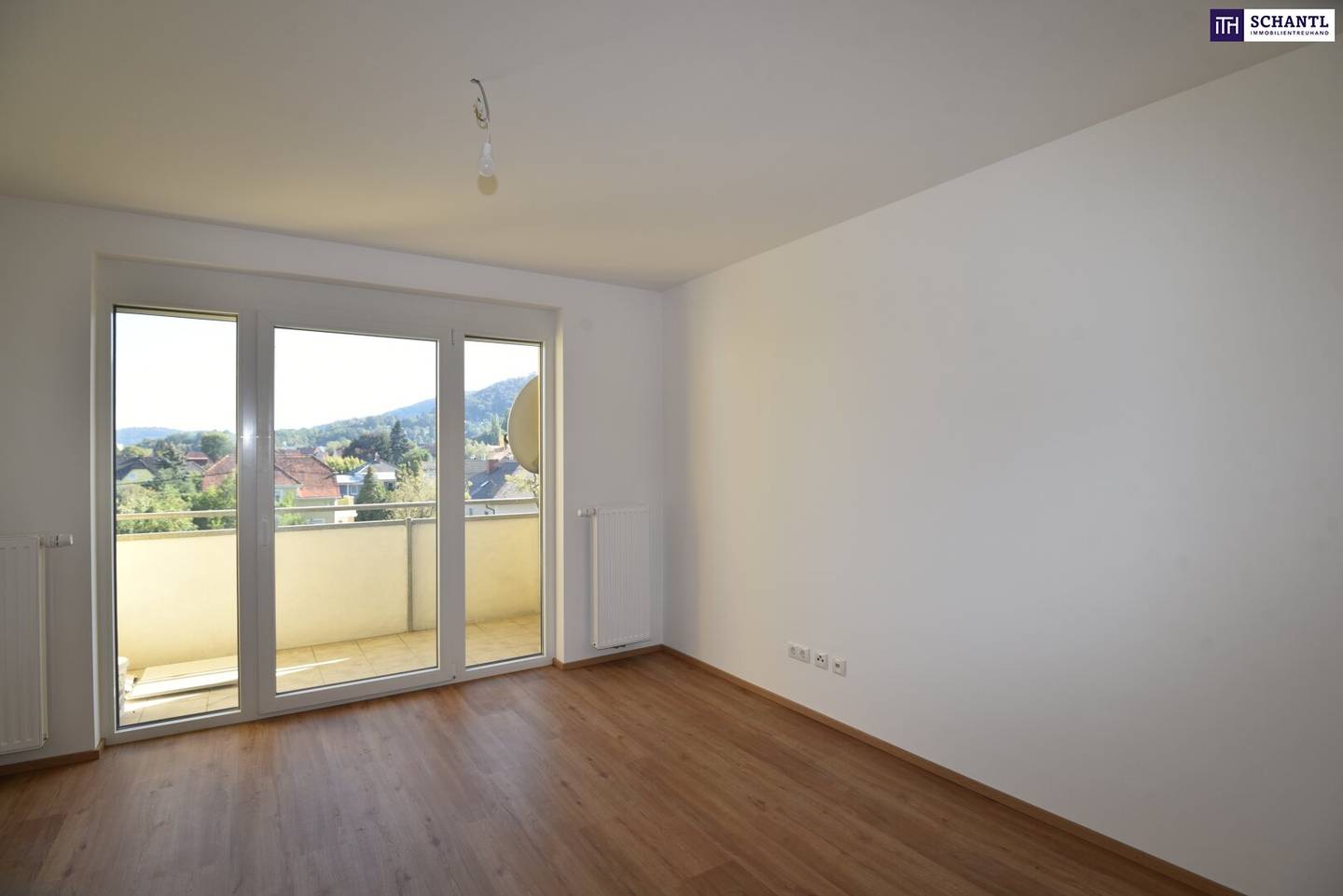 TOP-GELEGENHEIT! Liebevoll sanierte 2-Zimmer Wohnung mit Balkon - Erstbezug nach Sanierung!
