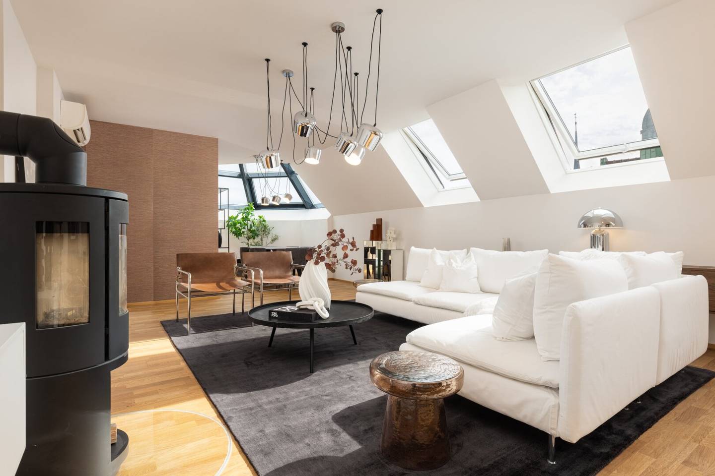 LIVING ABOVE THE ROOFS - MAISONETTE WITH LARGE ROOFTOP TERRACE AND 3 BEDROOMS