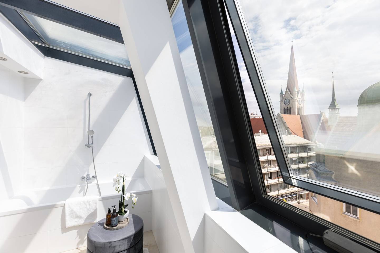 WOHNEN ÜBER DEN DÄCHERN - MAISONETTE MIT GROSSER DACHTERRASSE UND 3 SCHLAFZIMMERN