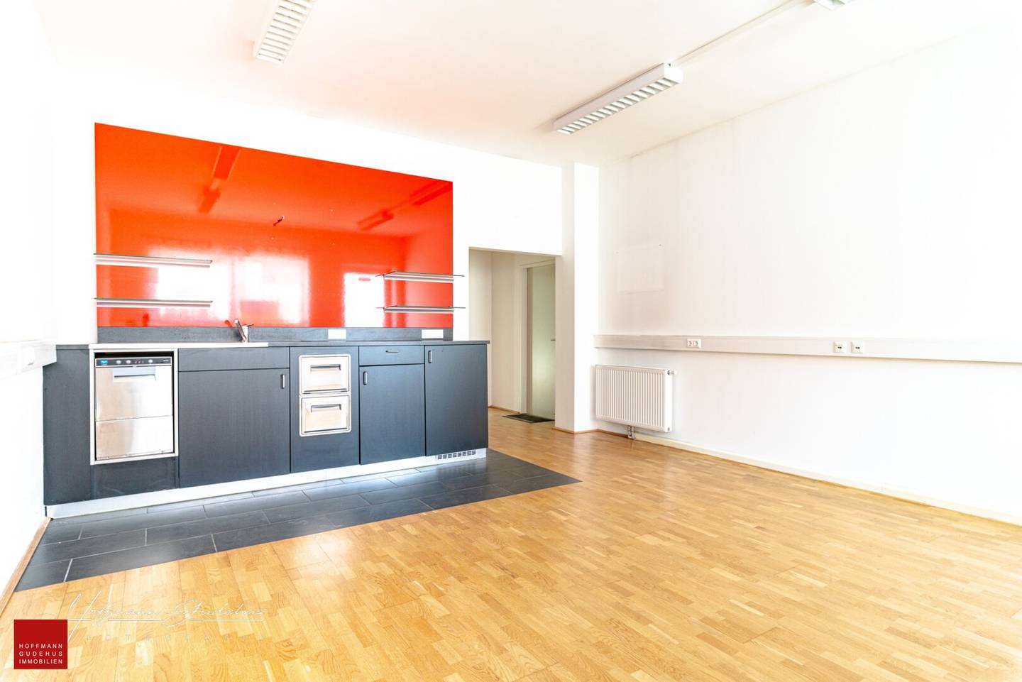 2-ROOM OFFICE | COMMISSION-FREE FOR THE TENANT