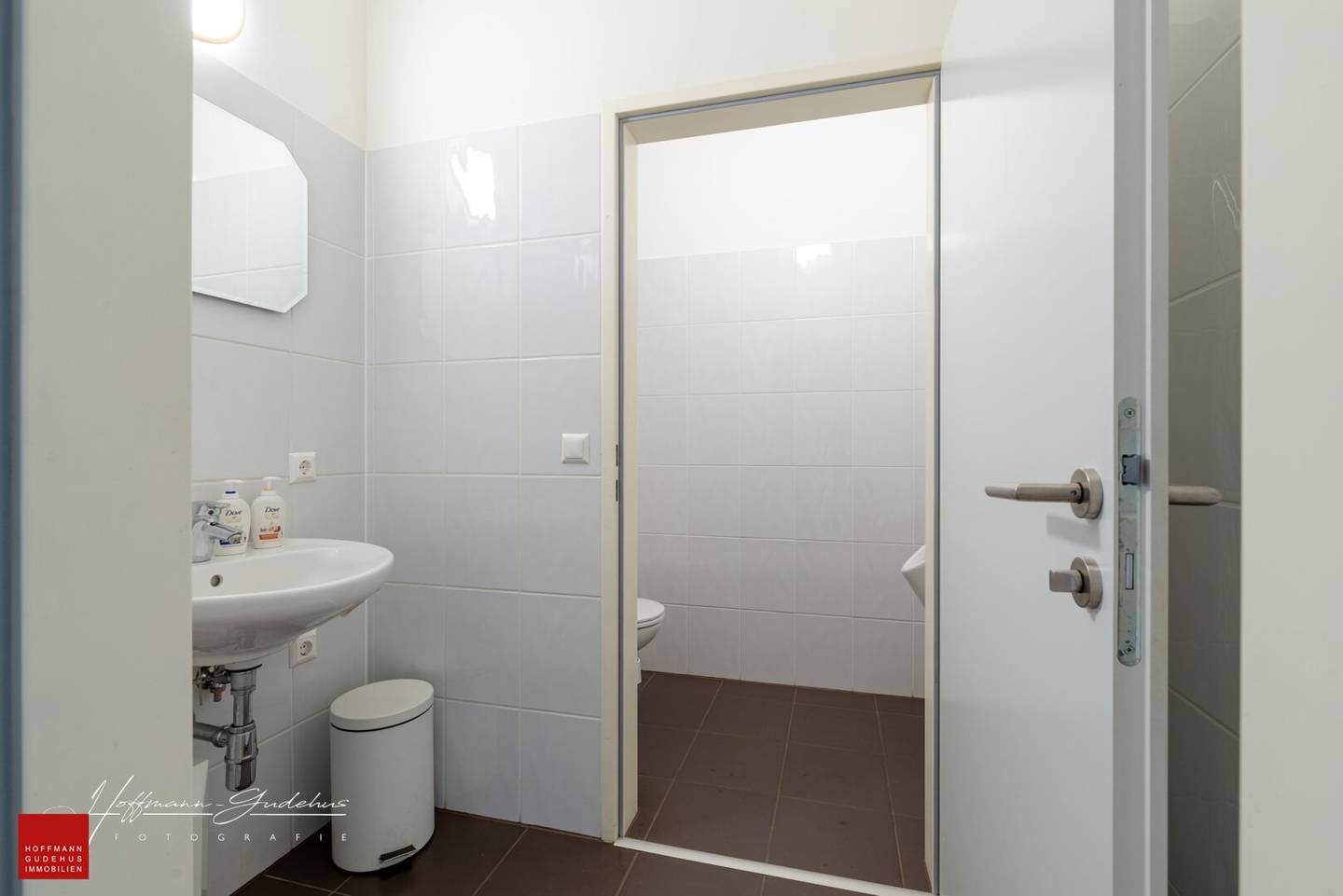 2-ROOM OFFICE | COMMISSION-FREE FOR THE TENANT