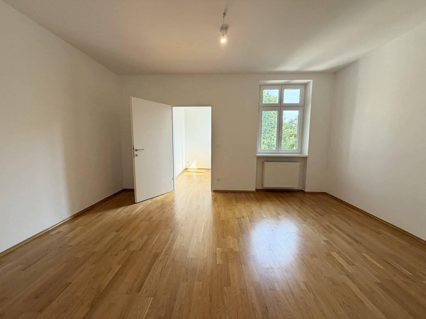 NAHE Schloss Liesing - 1-Zimmer-Wohnung mit Loggia