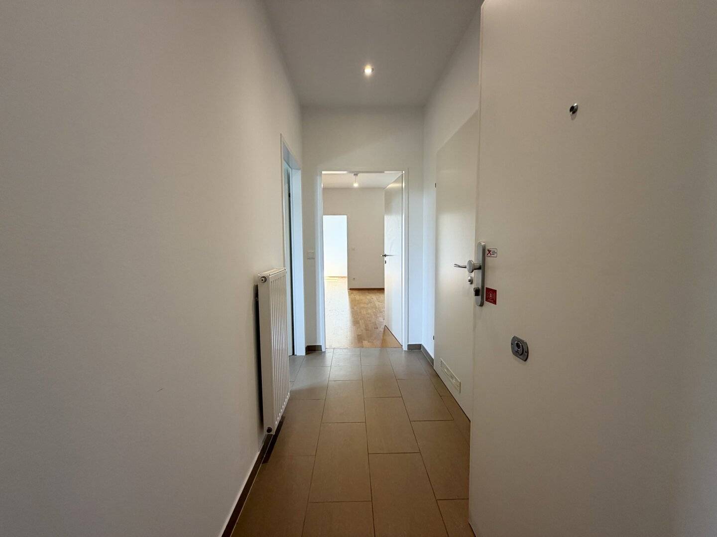 NAHE Schloss Liesing - 1-Zimmer-Wohnung mit Loggia