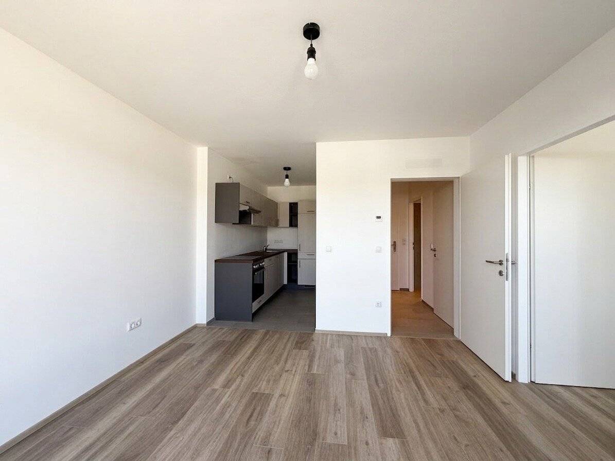 Sonnige 2-Zimmer-Wohnung mit großem Balkon und Kühlung!