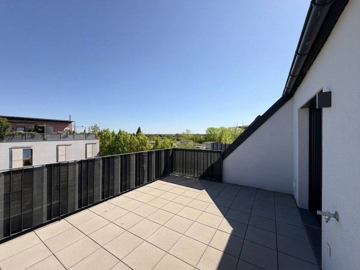 Sonnige 2-Zimmer-Wohnung mit großem Balkon und Kühlung!
