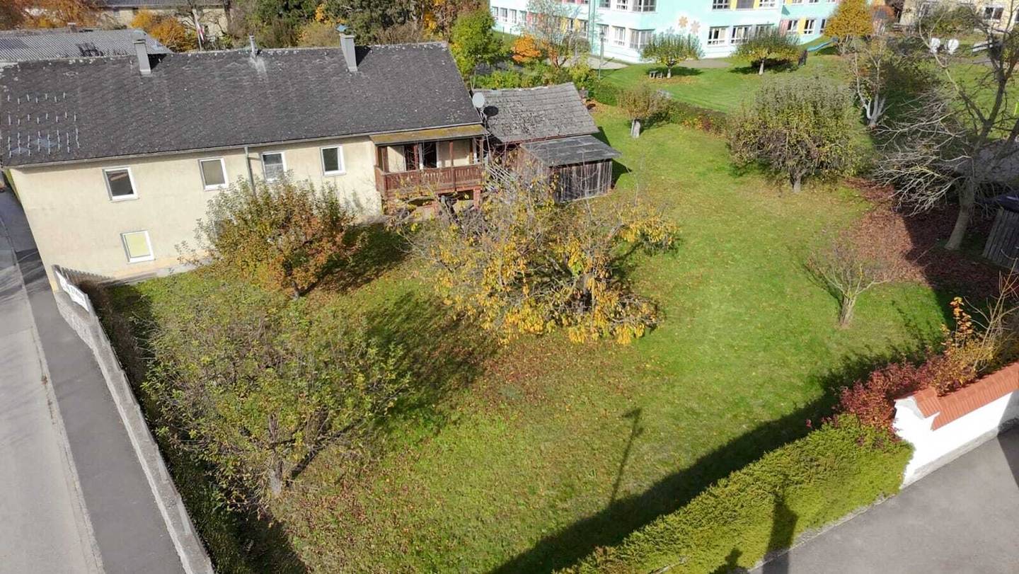 Haus mit Geschichte auf großem Grundstück im Herzen von Katsdorf – sonniger Garten &amp; viel Potenzial!