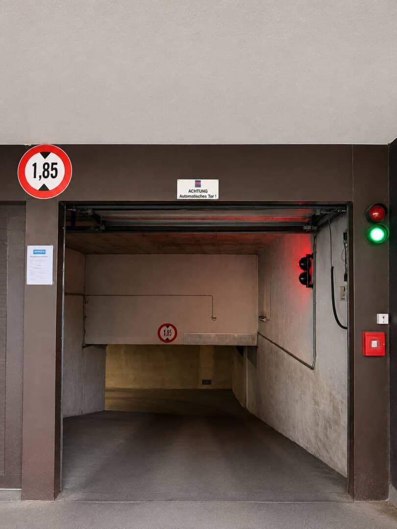 TIEFGARAGENSTELLPLATZ I direkt beim Simmeringer Bad I U-Bahn Nähe I geschütztes Parken