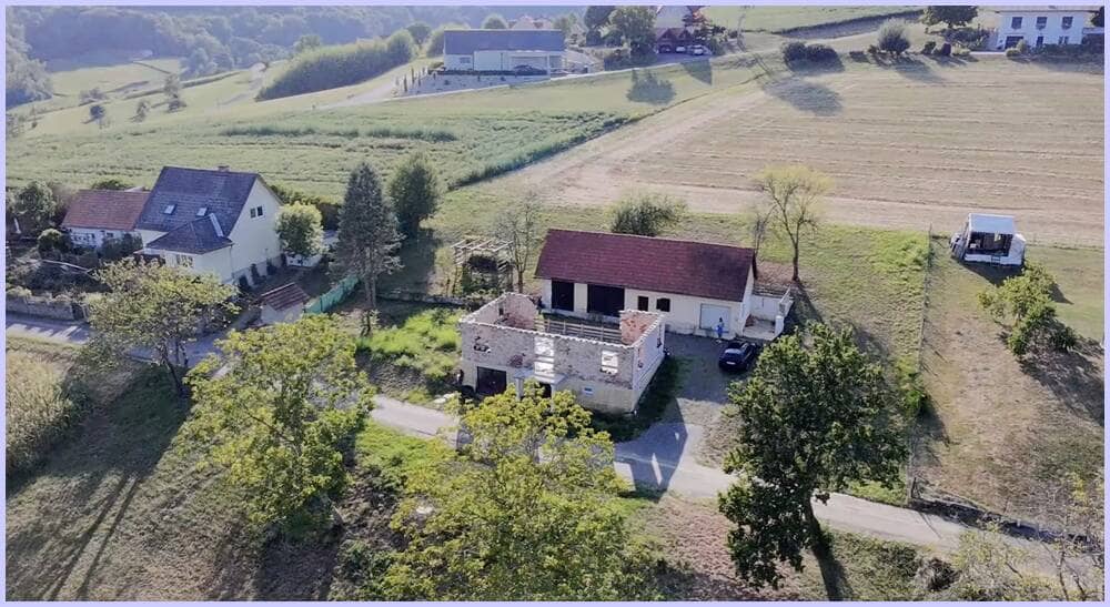 Wohnung auf großem Grund mit Baubewilligung und Grünblick