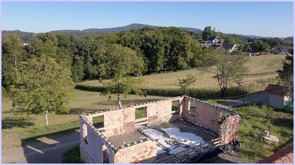 Wohnung auf großem Grund mit Baubewilligung und Grünblick