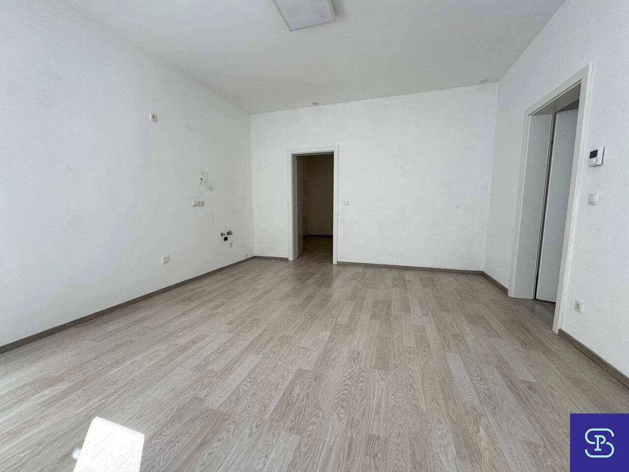 Commission-free: Open-ended 54m² period building near Lugner City U6 - 1150 Vienna
