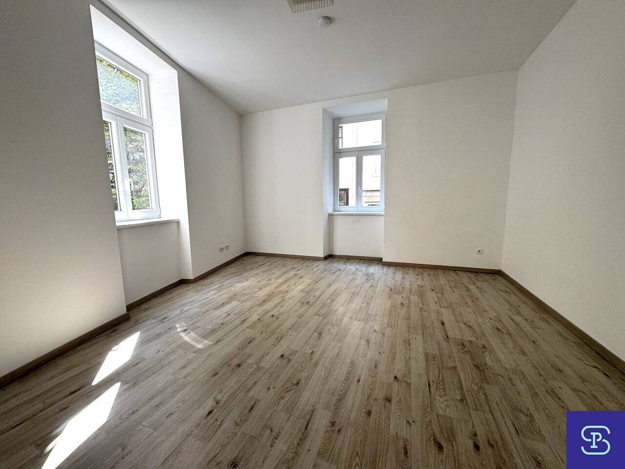 Commission-free: Open-ended 54m² period building near Lugner City U6 - 1150 Vienna