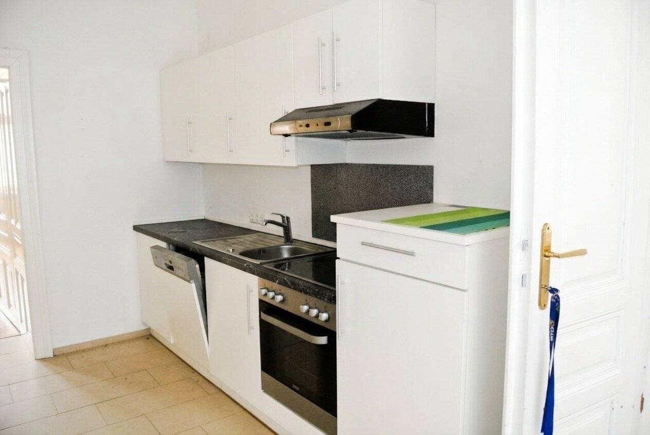 Attractive old building apartment, renovated and vacant Near U1 Reumannplatz