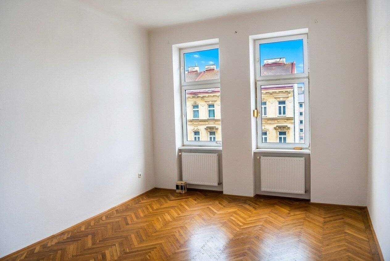 Attractive old building apartment, renovated and vacant Near U1 Reumannplatz