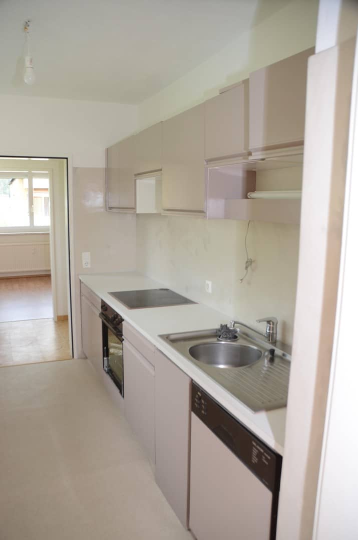 Bright Wohnung on top floor with balcony and mountain view