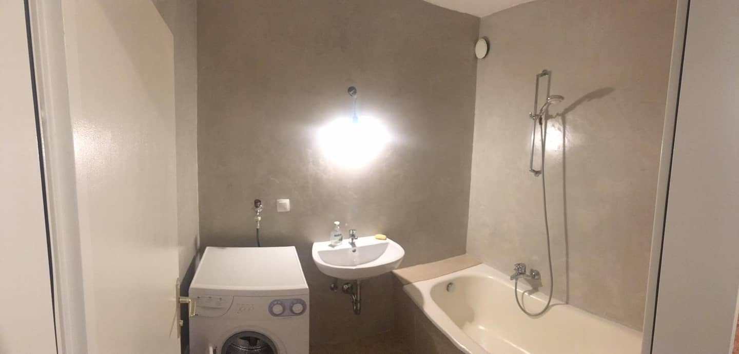 Bright Wohnung on top floor with balcony and mountain view