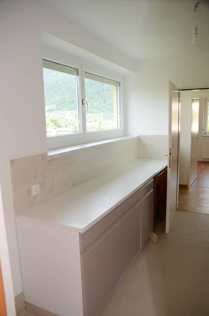Bright Wohnung on top floor with balcony and mountain view