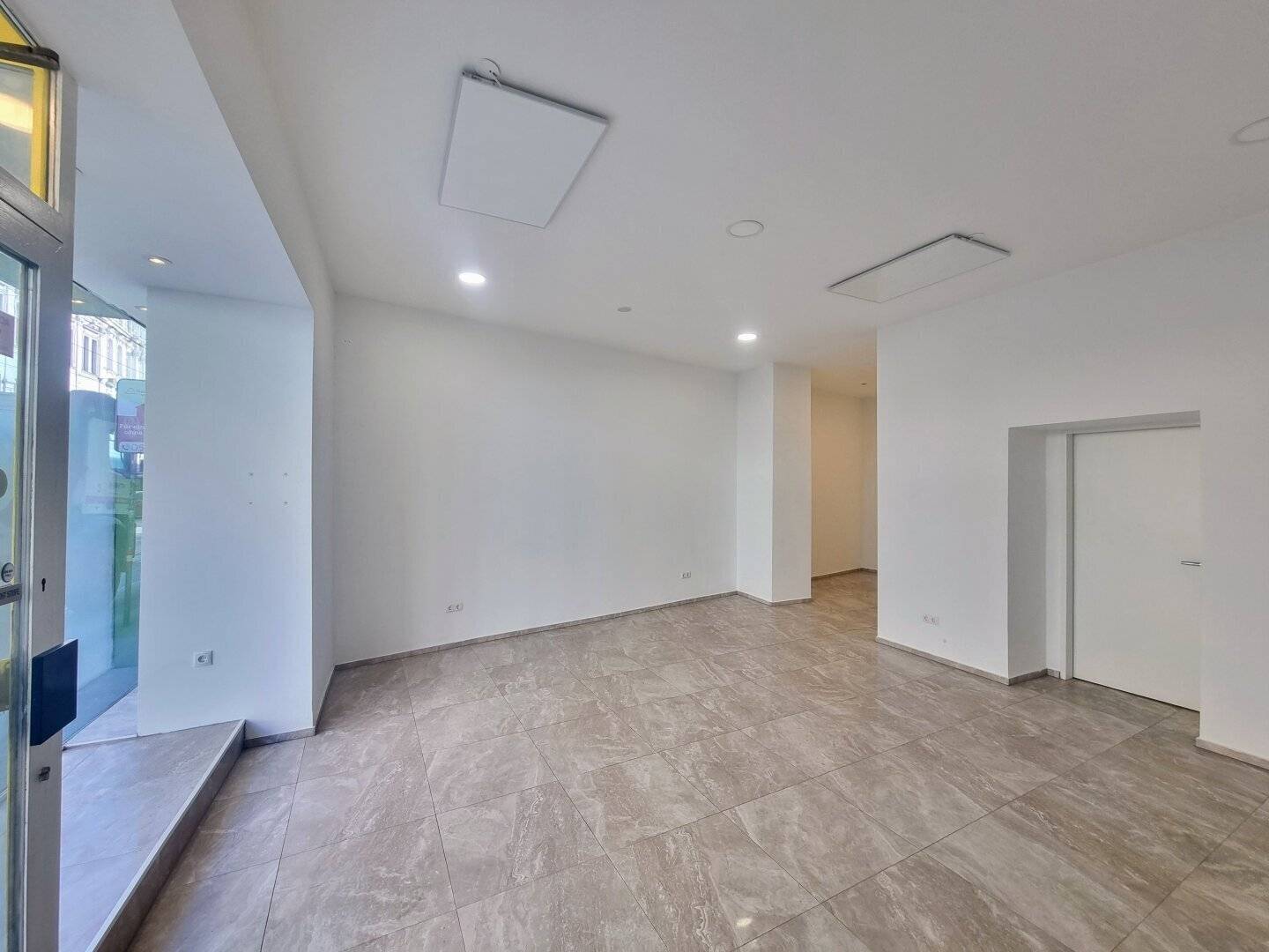 COMMERCIAL SPACE - GREAT BUSINESS OPPORTUNITY