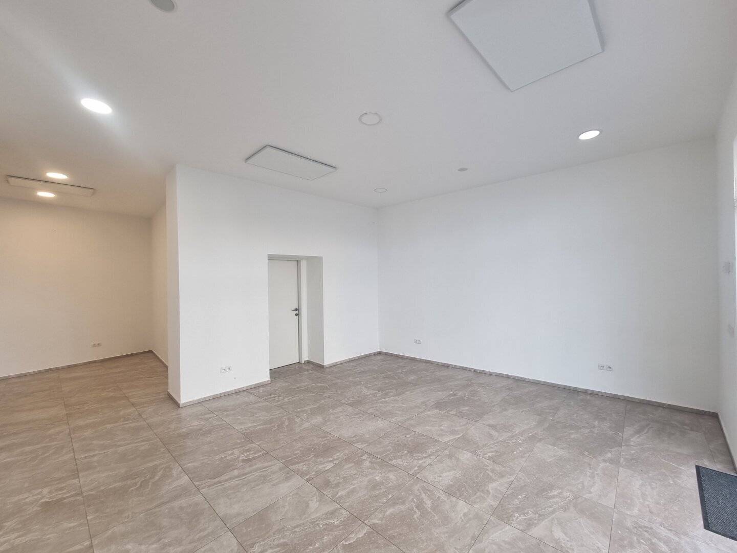 COMMERCIAL SPACE - GREAT BUSINESS OPPORTUNITY
