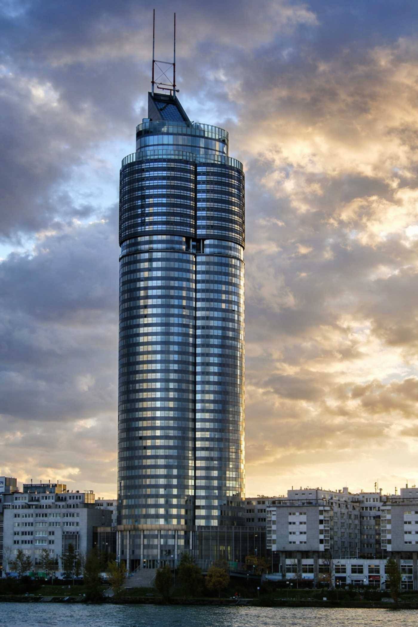 Gut angebundene Wohnung im Millennium Tower