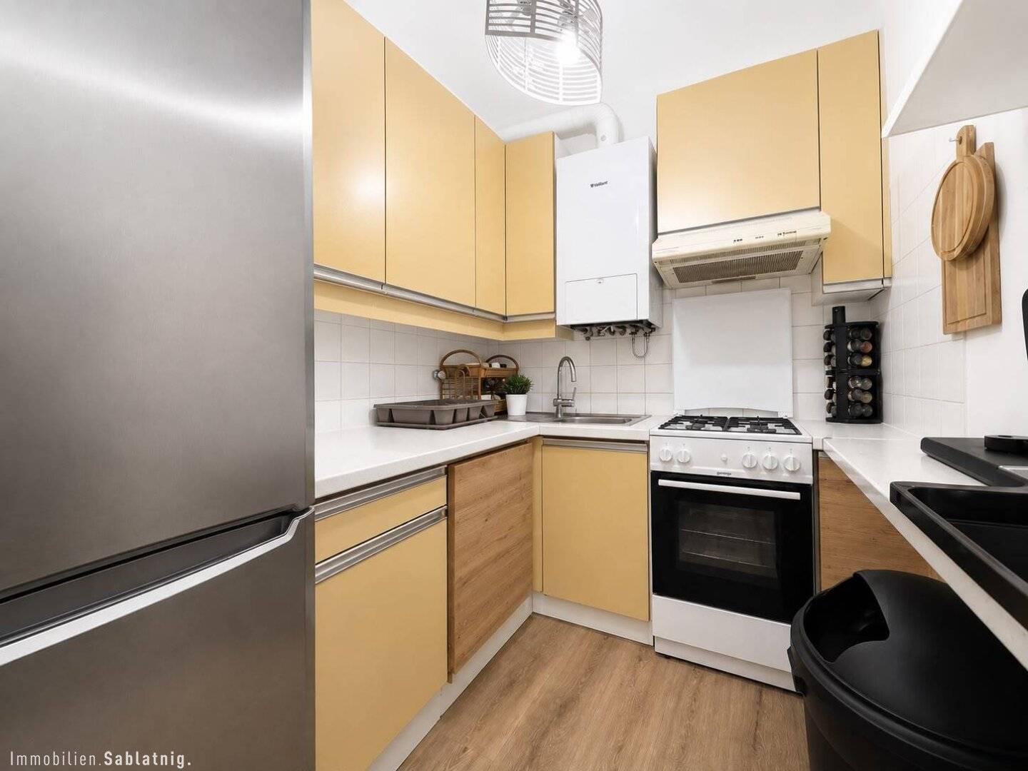 BRIGHT! CENTRAL! COZY! Your new home in the middle of the 17th district!