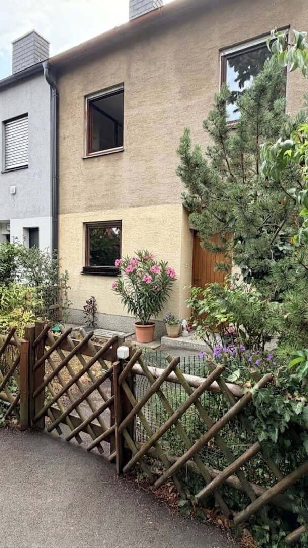 Spacious 5-room house with garden in 1230 Vienna – renovation project at a top price!