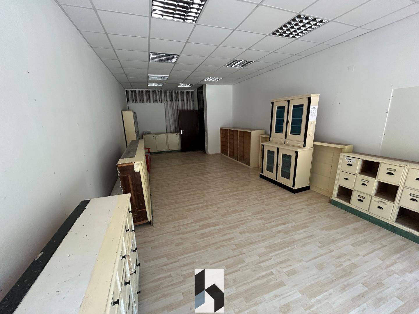 Anlegerwohnung mit Gewerbeflächen und Entwicklungspotenzial