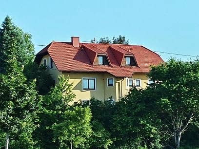 Repräsentative Wohnung mit großem Garten und Nebenhaus Nähe Pluscity
