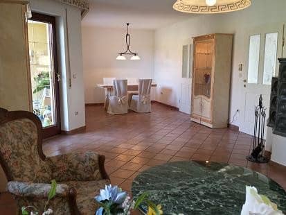 Repräsentative Wohnung mit großem Garten und Nebenhaus Nähe Pluscity