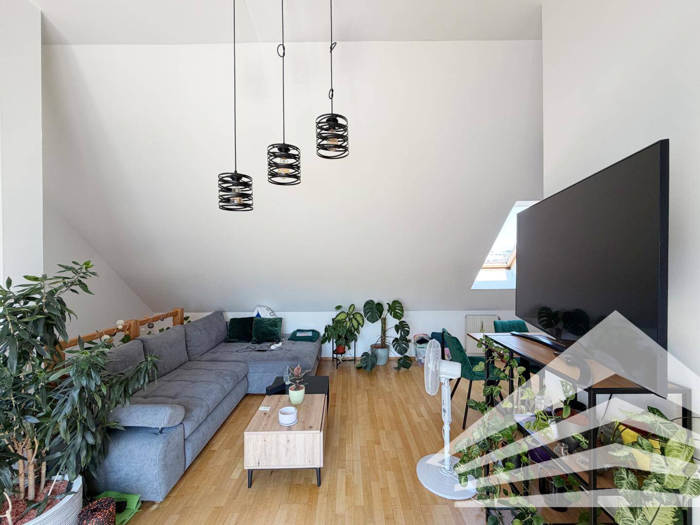Top floor apartment with courtyard terrace in central city location