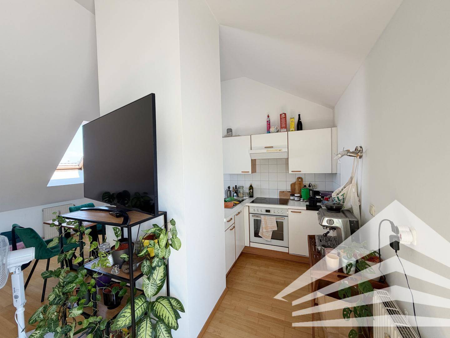 Top floor apartment with courtyard terrace in central city location