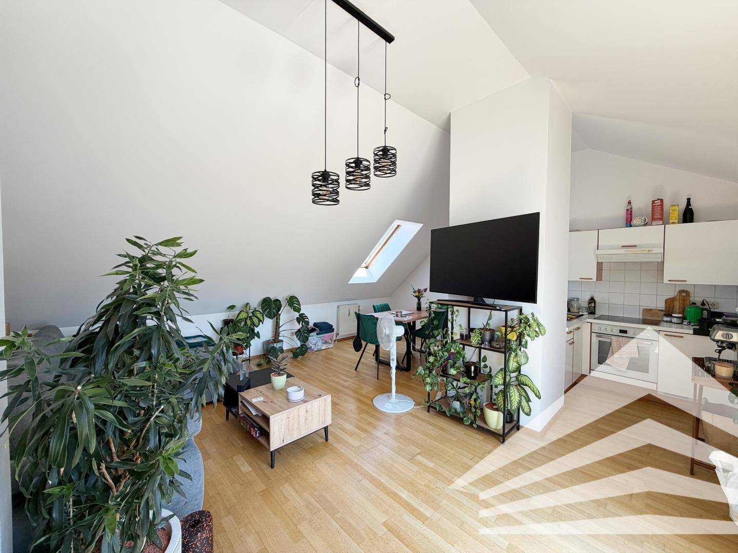 Top floor apartment with courtyard terrace in central city location