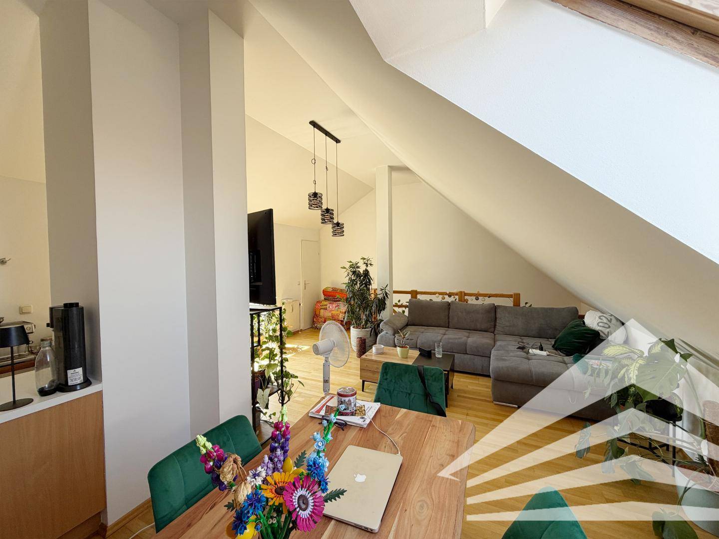 Top floor apartment with courtyard terrace in central city location