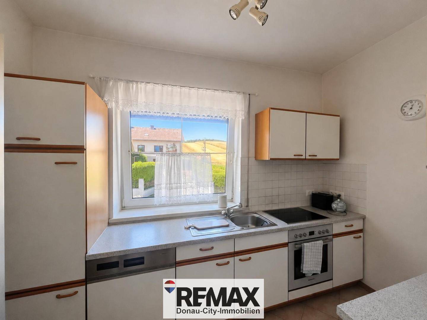 Quiet familienwohnung with large terrace and garage
