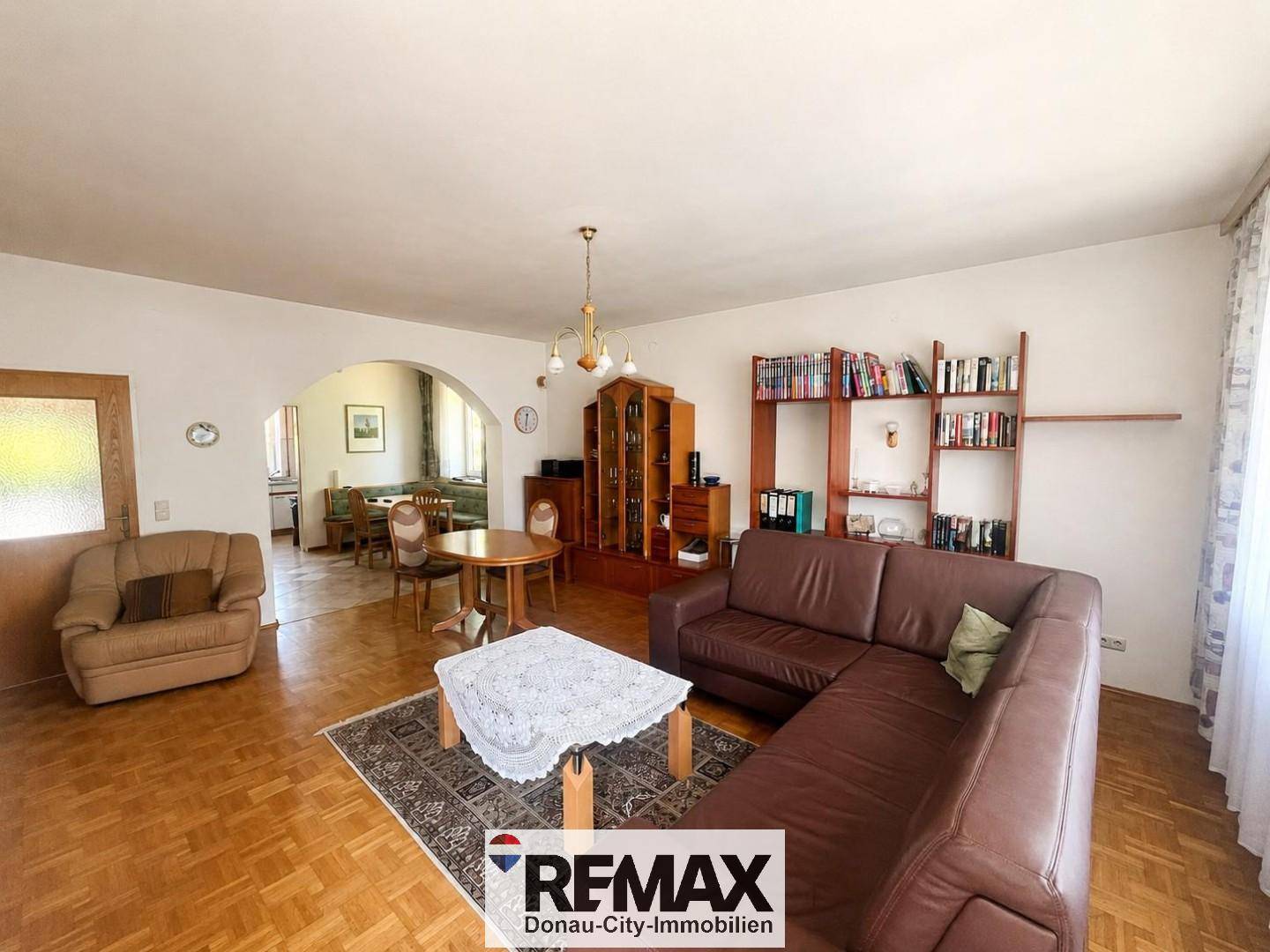 Quiet familienwohnung with large terrace and garage